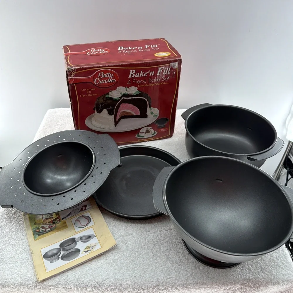 Betty Crocker Bake n Fill Cake Pan Set with Dome 4 Piece Bake Set Open box